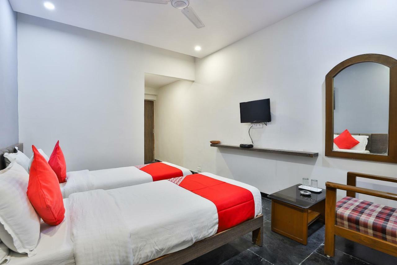 אחמדאבאד Hotel Chicago מראה חיצוני תמונה